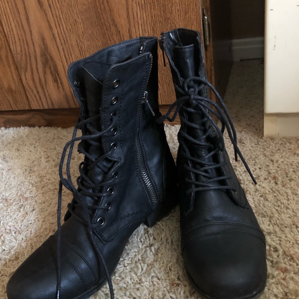 Steve Madden Black leather lace up boots